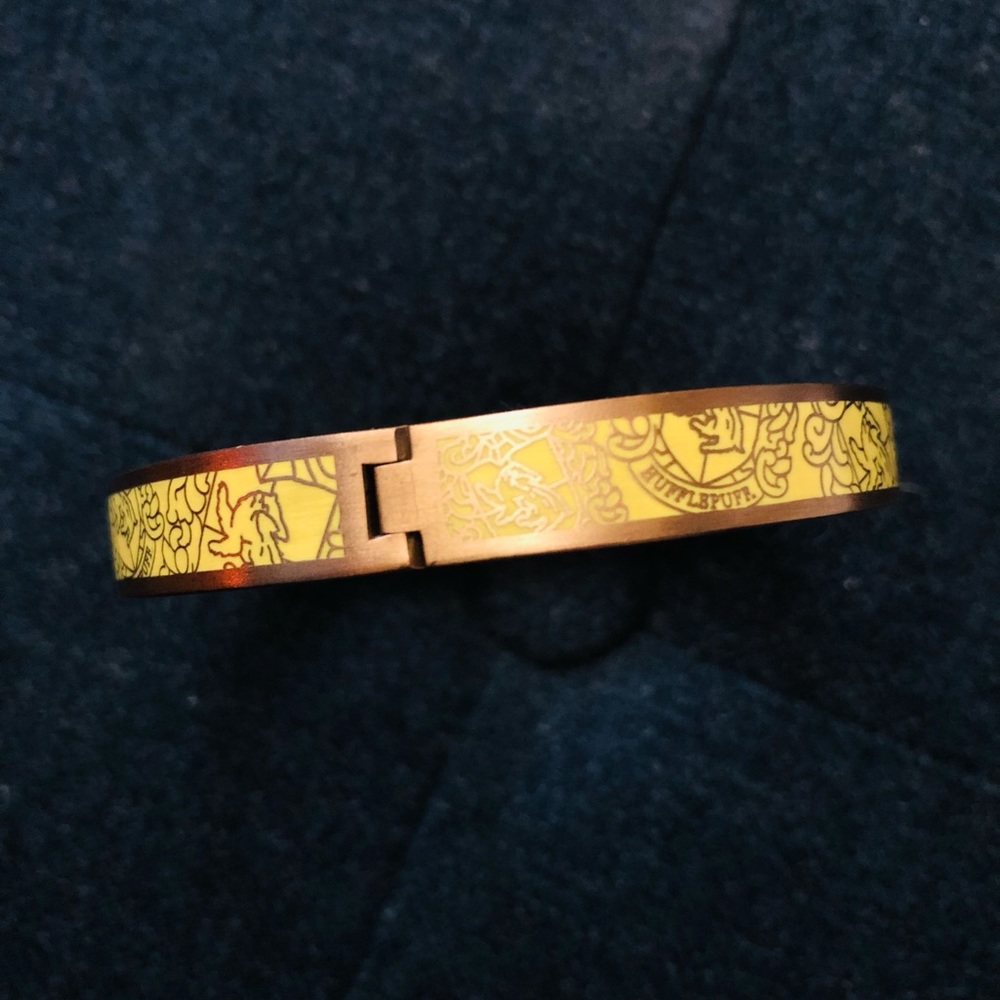Hufflepuff Bundle! Harry Potter Crest Bangle and Head Girl Pin - Picture 2 of 6